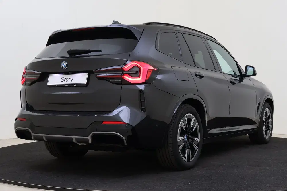 BMW iX3 Executive uit 2023, foto 2