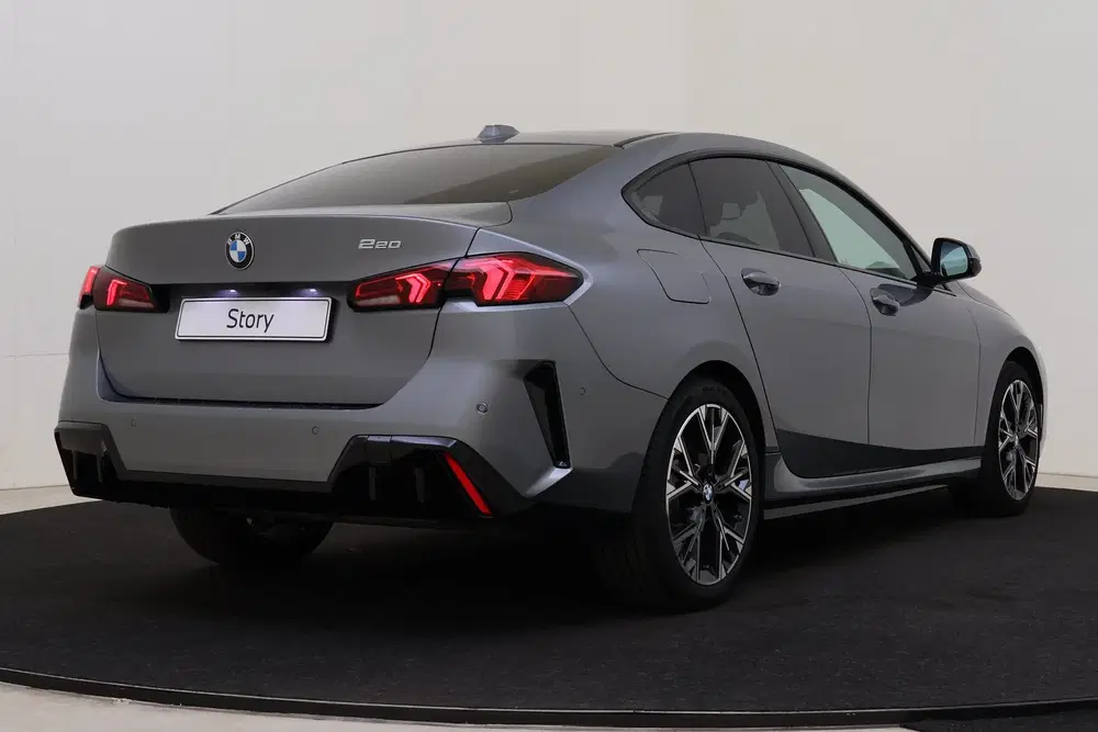 BMW 2-serie Coupé 220 M Sport Automaat uit 2026, foto 2
