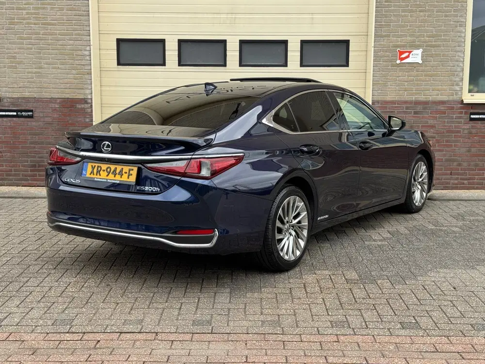 Lexus ES 300h President Line Dealer ondh. uit 2019, foto 2