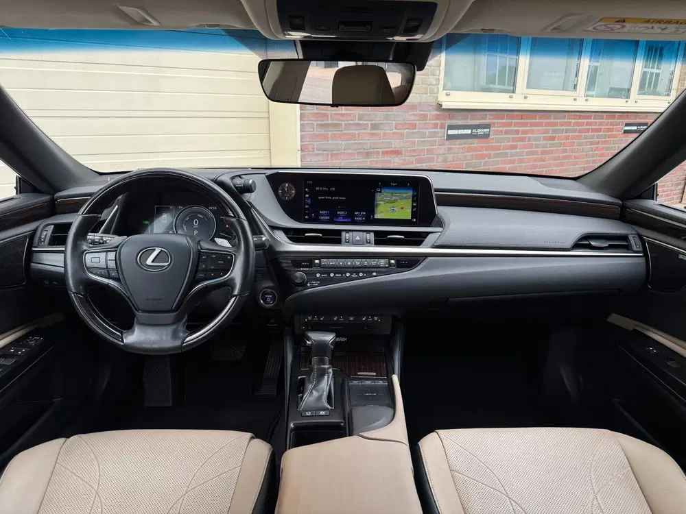 Lexus ES 300h President Line Dealer ondh. uit 2019, foto 3