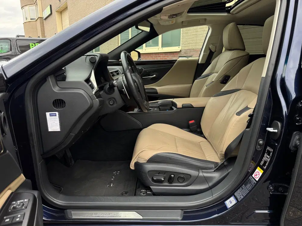 Lexus ES 300h President Line Dealer ondh. uit 2019, foto 4