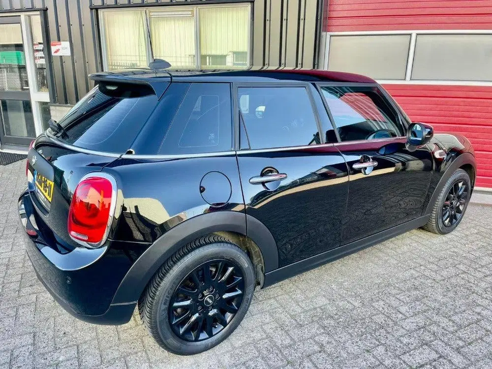 Mini Cooper Cooper 5-deurs AUTOMAAT bj. 2020 uit 2020, foto 2
