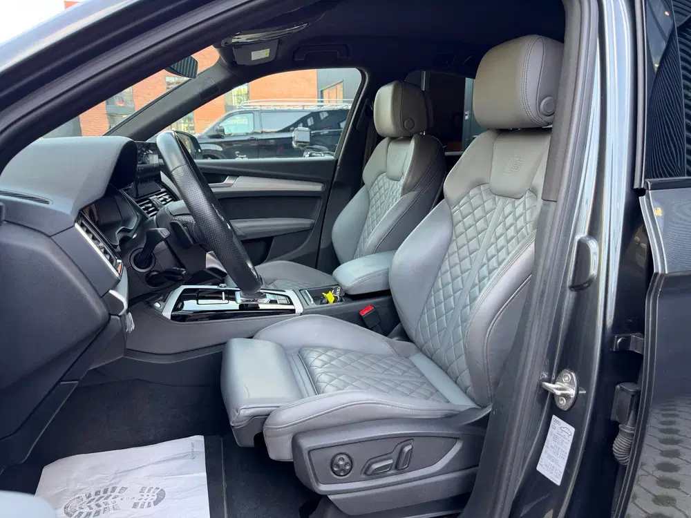 Audi Q5 55 TFSI e quattro Competition Black Optic uit 2023, foto 3