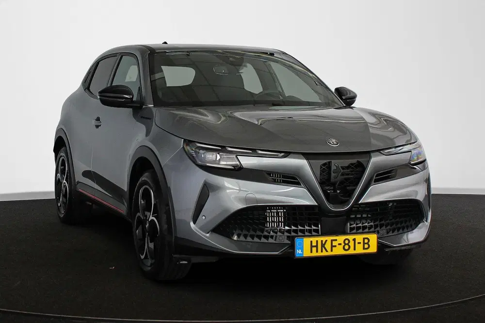 Alfa Romeo Junior 1.2 Turbo Hybrid Ibrida Speciale Pack Tech uit 2025, foto 2