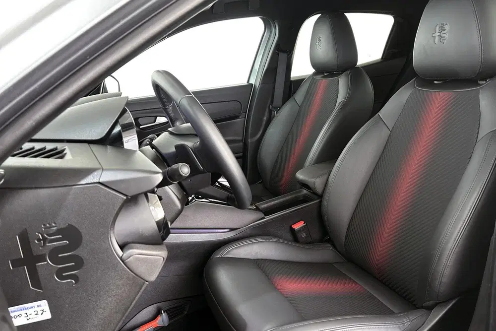 Alfa Romeo Junior 1.2 Turbo Hybrid Ibrida Speciale Pack Tech uit 2025, foto 6
