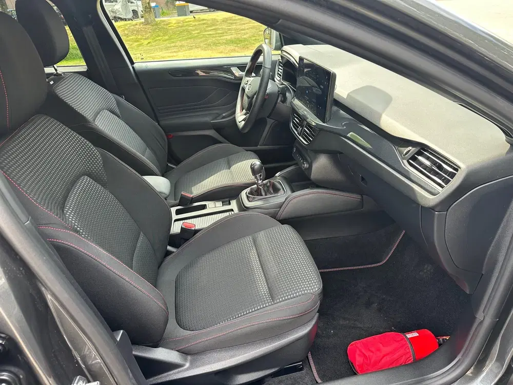 Ford Focus 1.0 EcoB. Hybrid ST Line Carplay uit 2025, foto 14