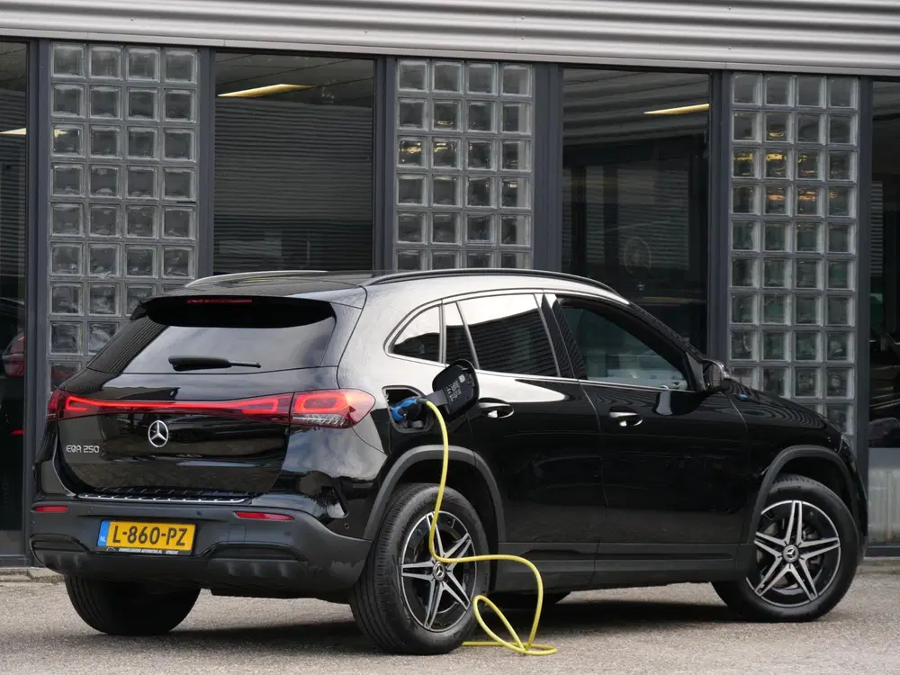 Mercedes-Benz EQA 67kWh AMG uit 2021, foto 2