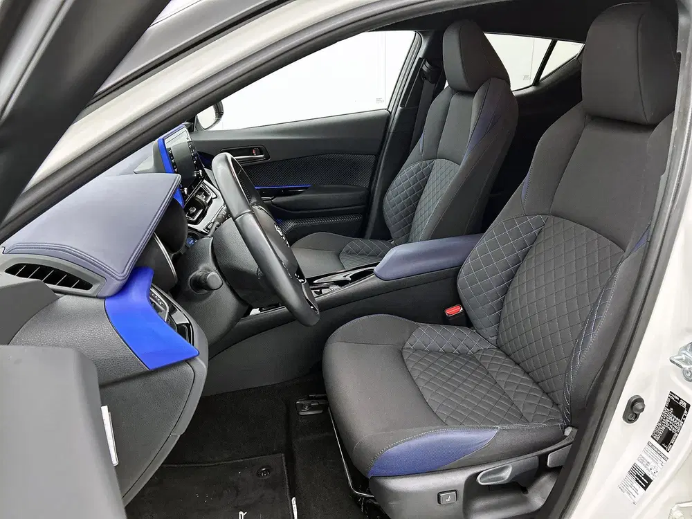Toyota C-HR 2.0 Hybrid Bi-Tone uit 2020, foto 8