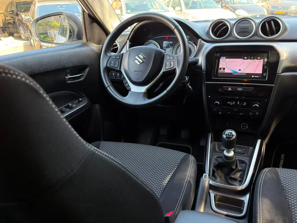 Suzuki Vitara 1.4 Boosterjet Select Smart Hybrid uit 2021, foto 2