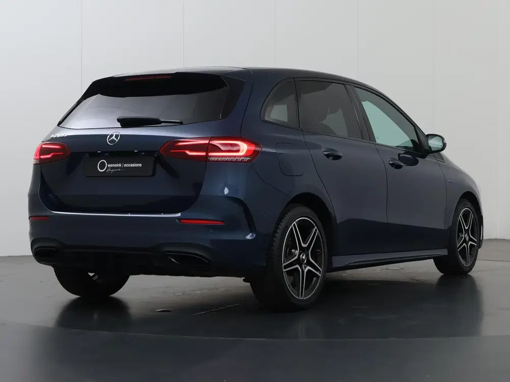Mercedes-Benz B-Klasse 250 e AMG Line uit 2021, foto 2