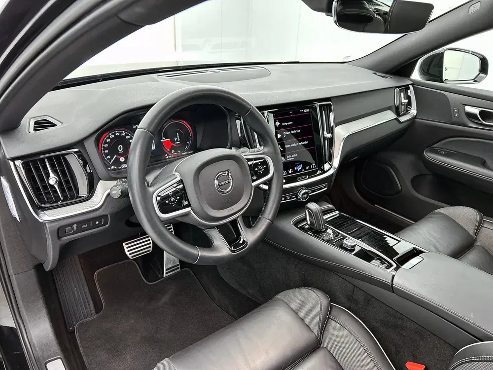 Volvo V60 T8 Hybride AWD R-Design SOH 94% uit 2021, foto 2