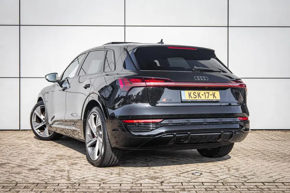 Audi Q8 e-tron 55 408pk quattro S Edition 115 kWh uit 2023, foto 12