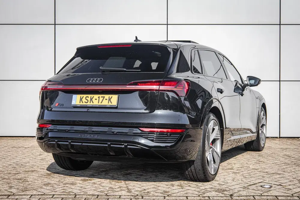 Audi Q8 e-tron 55 408pk quattro S Edition 115 kWh uit 2023, foto 2