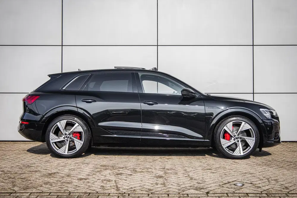 Audi Q8 e-tron 55 408pk quattro S Edition 115 kWh uit 2023, foto 3