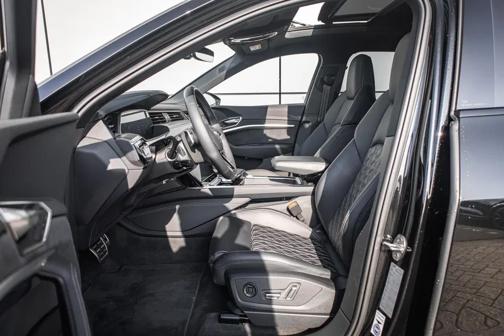 Audi Q8 e-tron 55 408pk quattro S Edition 115 kWh uit 2023, foto 4