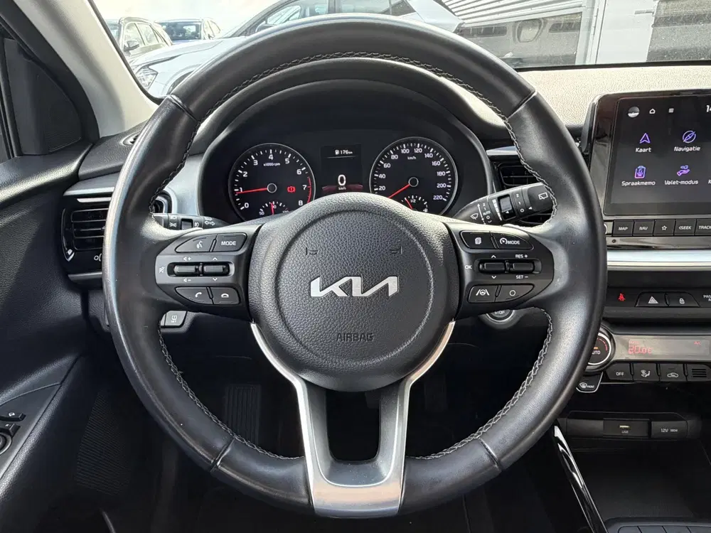 Kia Stonic 1.0 T-GDi MHEV DynamicPlusLine Navigatie uit 2023, foto 10