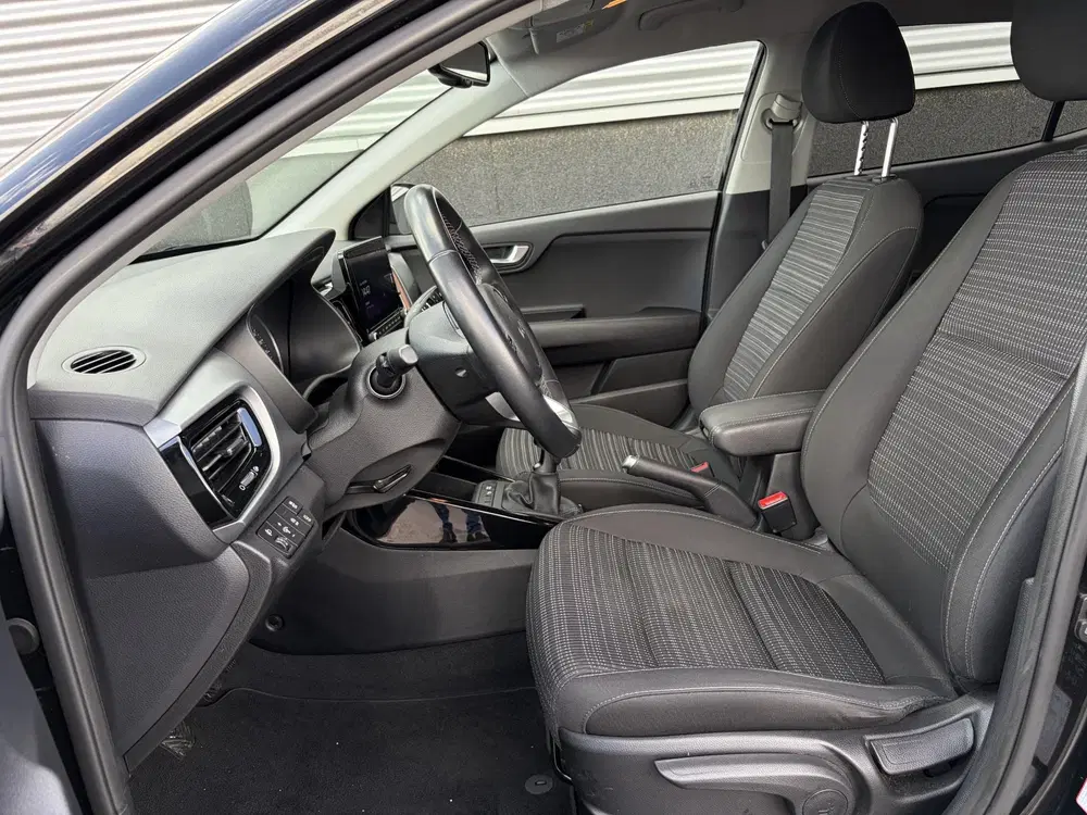 Kia Stonic 1.0 T-GDi MHEV DynamicPlusLine Navigatie uit 2023, foto 7