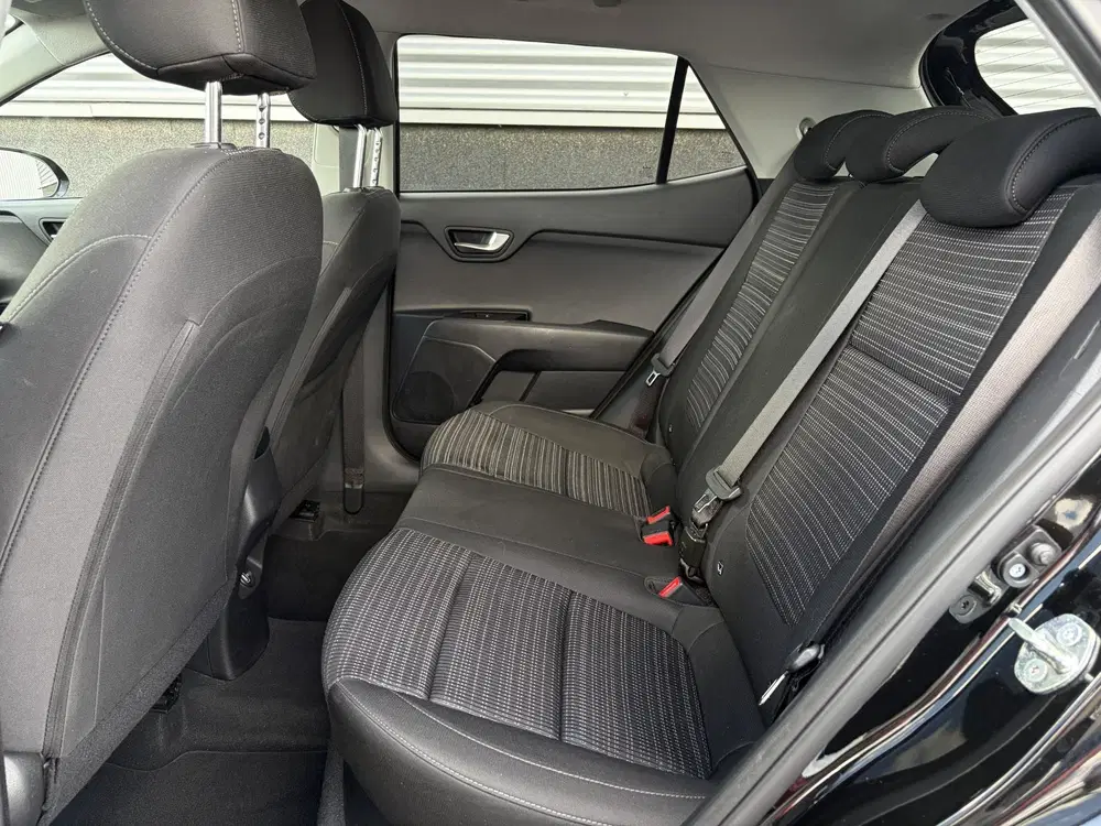Kia Stonic 1.0 T-GDi MHEV DynamicPlusLine Navigatie uit 2023, foto 8