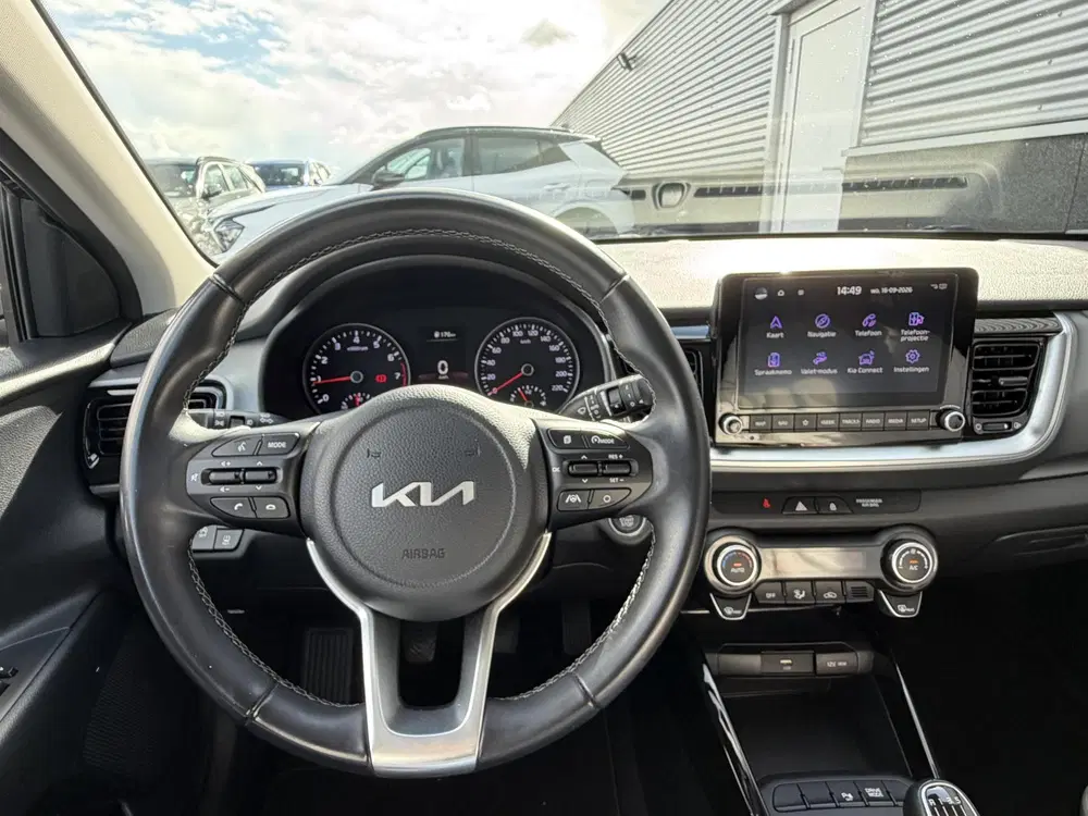 Kia Stonic 1.0 T-GDi MHEV DynamicPlusLine Navigatie uit 2023, foto 9