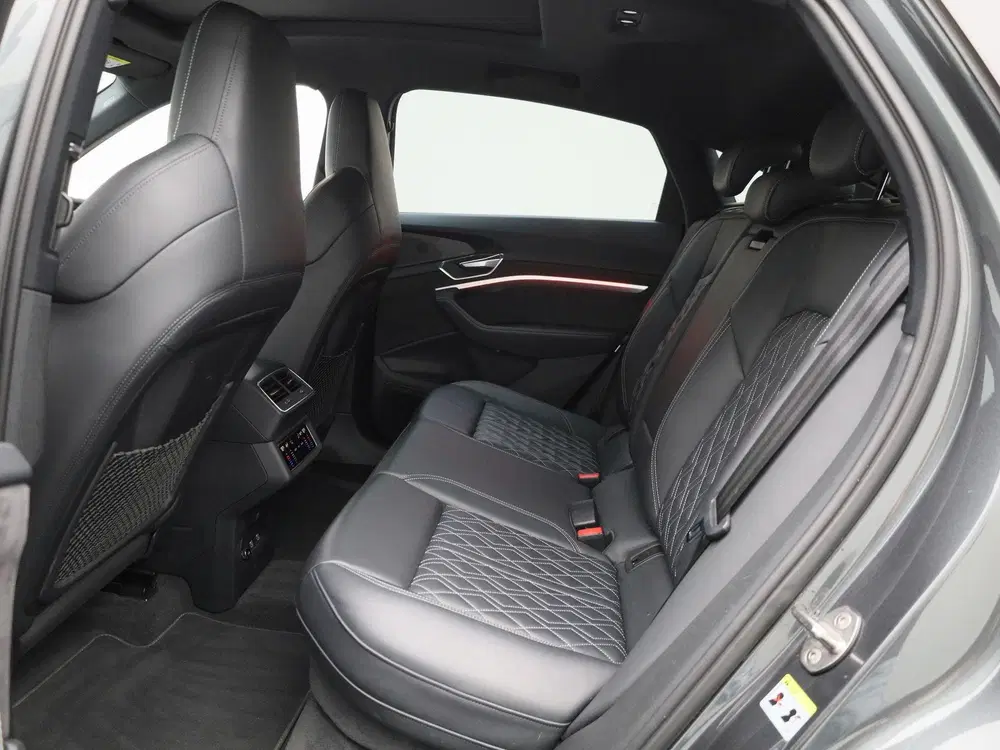 Audi e-tron 55 quattro S edition 95 kWh uit 2021, foto 11