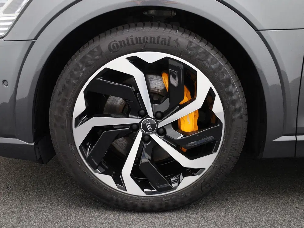 Audi e-tron 55 quattro S edition 95 kWh uit 2021, foto 14