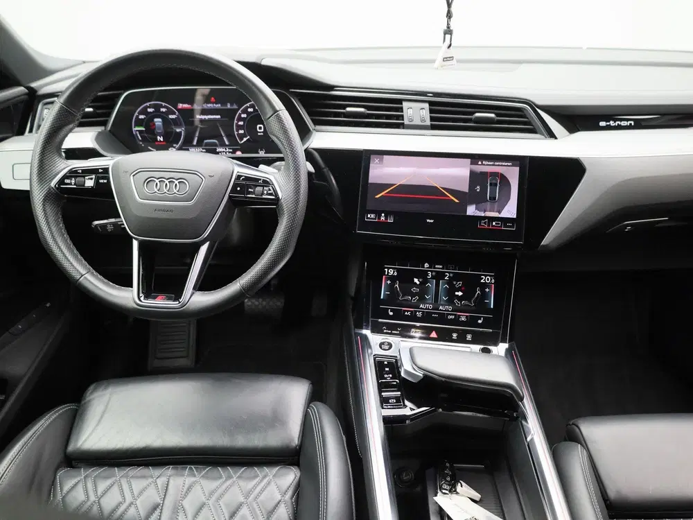 Audi e-tron 55 quattro S edition 95 kWh uit 2021, foto 7