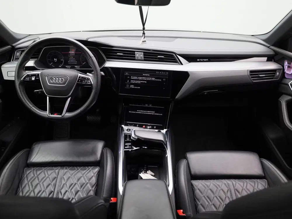 Audi e-tron 55 quattro S edition 95 kWh uit 2021, foto 8