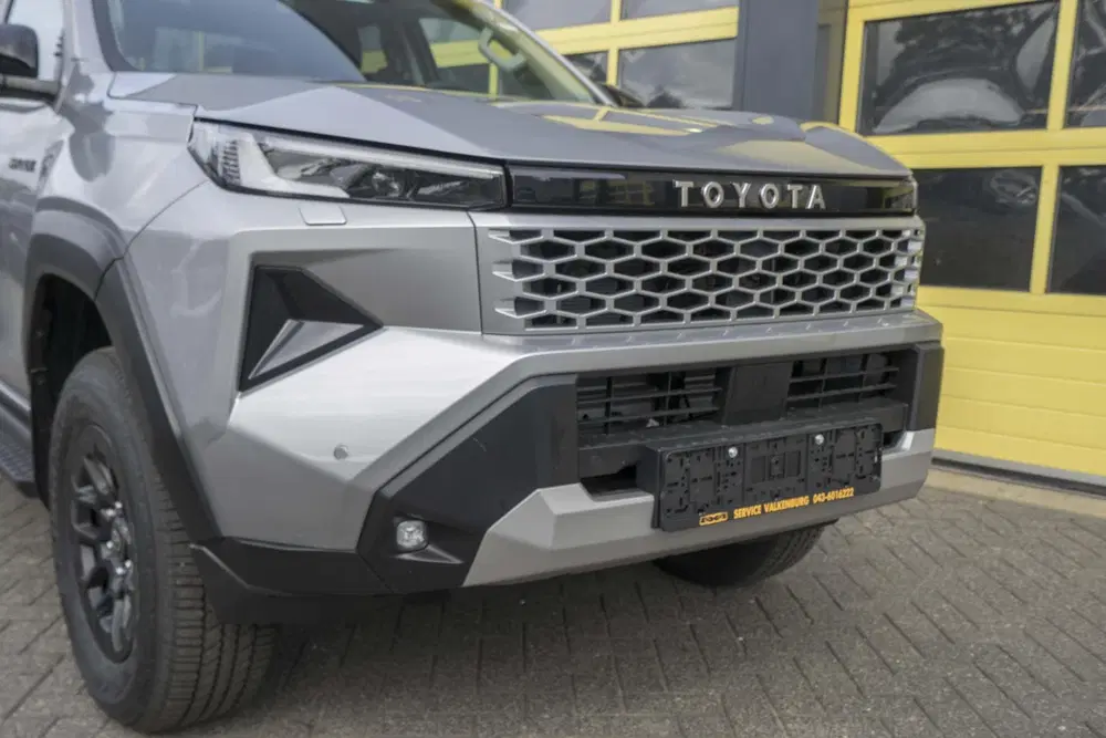 Toyota Hilux 2.8 D-4D MHEV Double Cab Auto 4WD Comfort uit 2026, foto 4