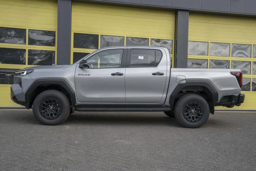 Toyota Hilux 2.8 D-4D MHEV Double Cab Auto 4WD Comfort uit 2026, foto 8