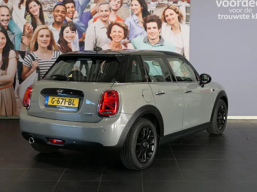 Mini Cooper 1.5 Cooper *Dealer onderhouden * uit 2019, foto 3
