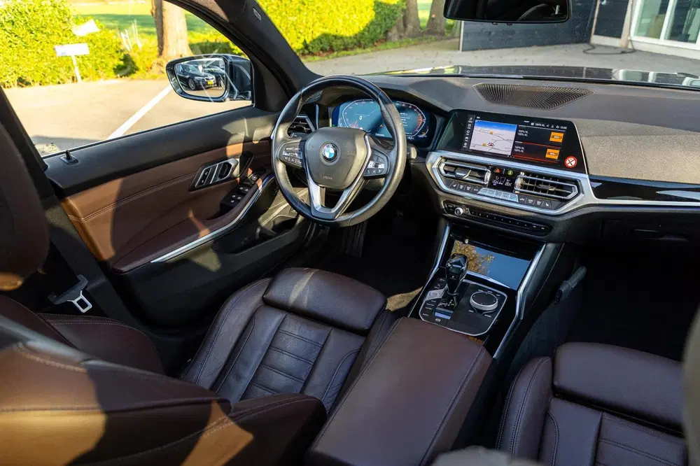BMW 3-serie 318i High Executive Edition I NAP I pano uit 2021, foto 2