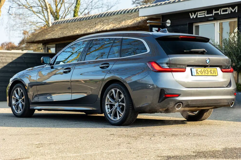 BMW 3-serie 318i High Executive Edition I NAP I pano uit 2021, foto 4