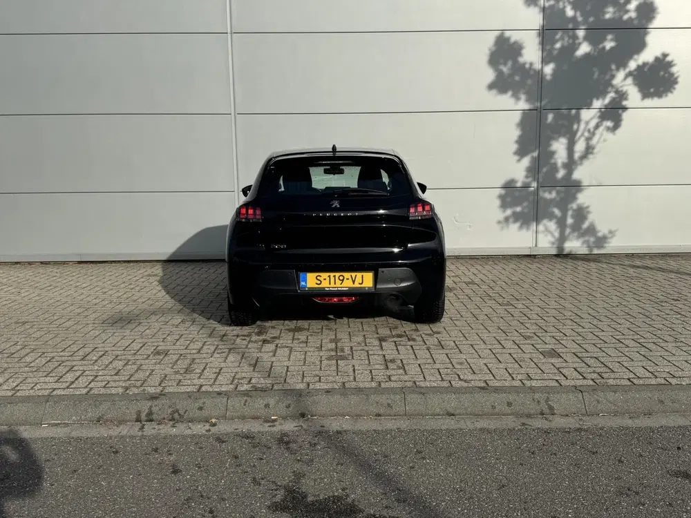 Peugeot 208 1.2 PureTech Active Pack uit 2023, foto 5