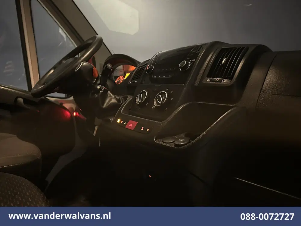 Peugeot Boxer 2.2 BlueHDi 141pk Bakwagen 436cm Lang Laad uit 2022, foto 13