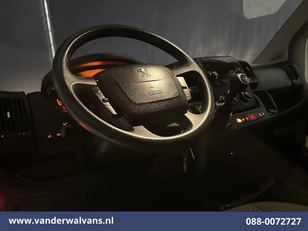 Peugeot Boxer 2.2 BlueHDi 141pk Bakwagen 436cm Lang Laad uit 2022, foto 14