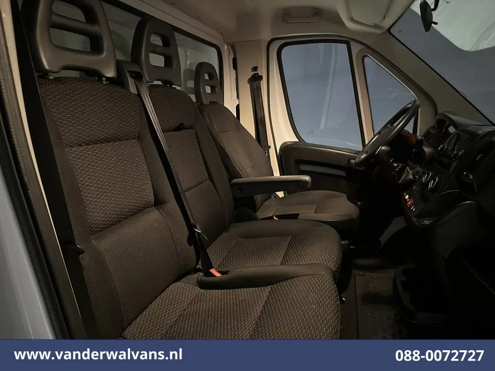 Peugeot Boxer 2.2 BlueHDi 141pk Bakwagen 436cm Lang Laad uit 2022, foto 4