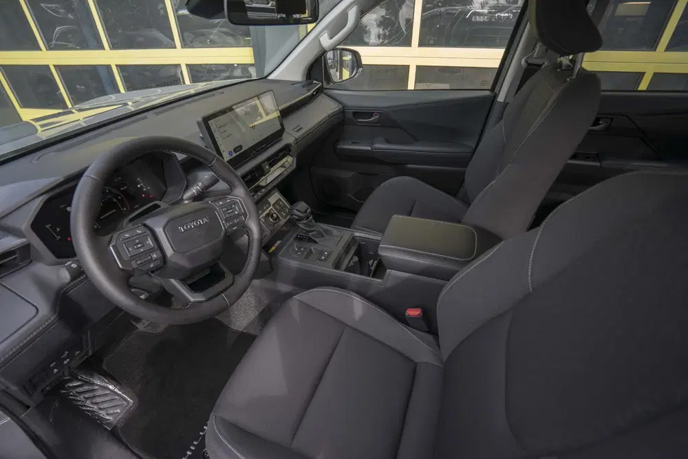 Toyota Hilux 2.8 D-4D MHEV Double Cab Auto 4WD Comfort uit 2026, foto 11