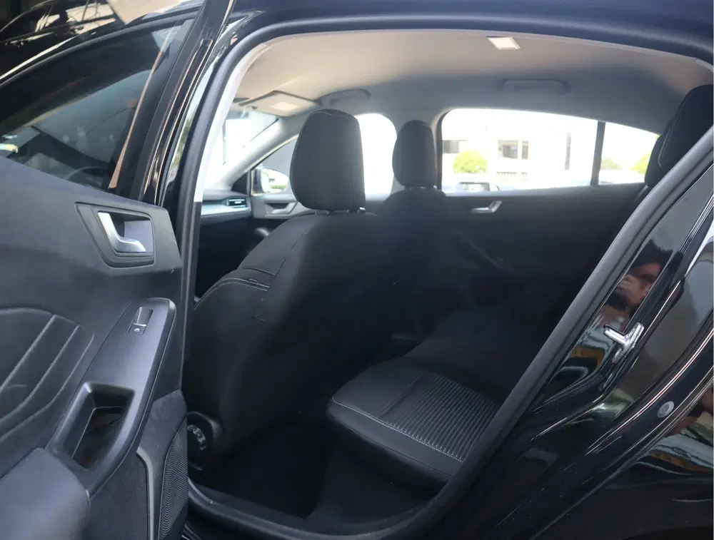 Ford Focus 1.0 EcoBoost Hybrid Titanium Carplay uit 2024, foto 4