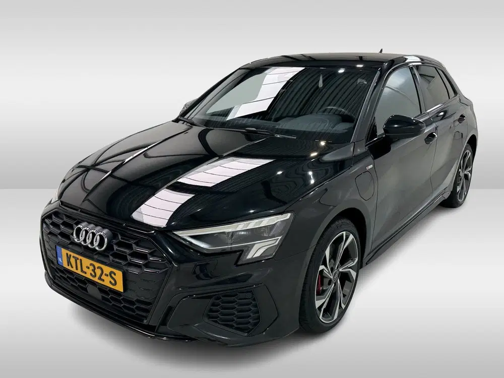 Audi A3 45 TFSI e 245pk S edition Competition uit 2021, foto 3