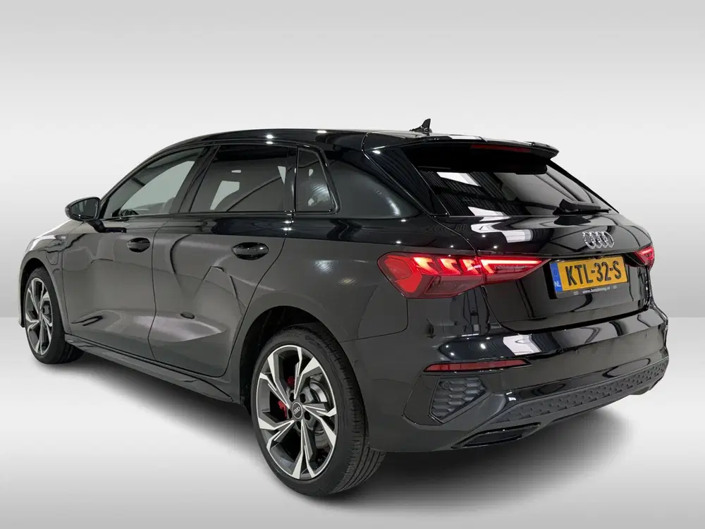 Audi A3 45 TFSI e 245pk S edition Competition uit 2021, foto 4