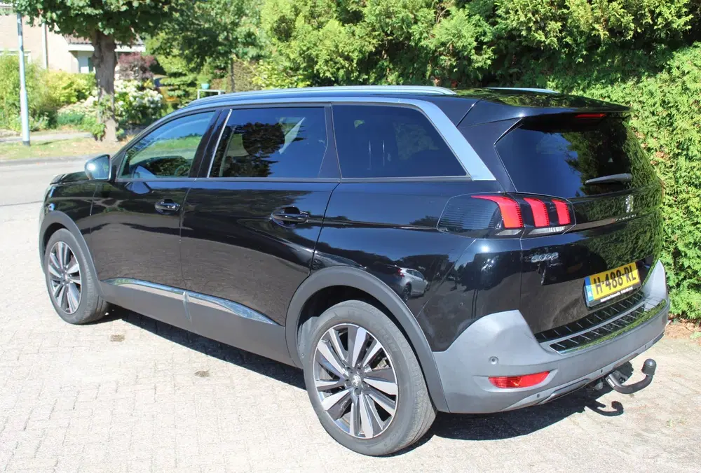 Peugeot 5008 1.2 PureTech Blue Lease Premium Avantage uit 2020, foto 5