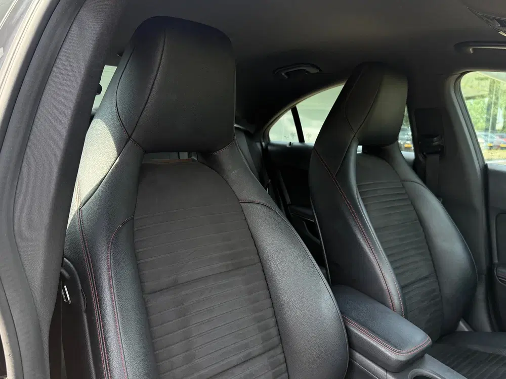 Mercedes-Benz CLA 180 AMG Line Navi uit 2019, foto 11
