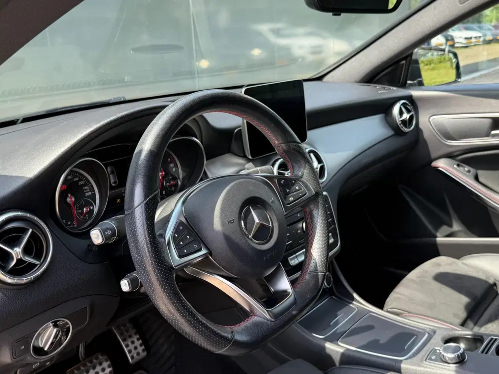 Mercedes-Benz CLA 180 AMG Line Navi uit 2019, foto 13