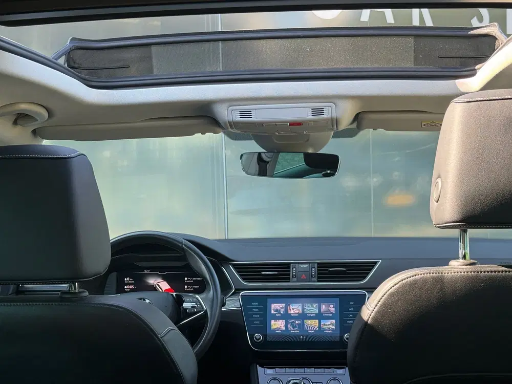 Skoda Superb 1.4 TSI iV Sportline Pano uit 2021, foto 10