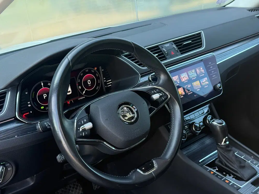 Skoda Superb 1.4 TSI iV Sportline Pano uit 2021, foto 11