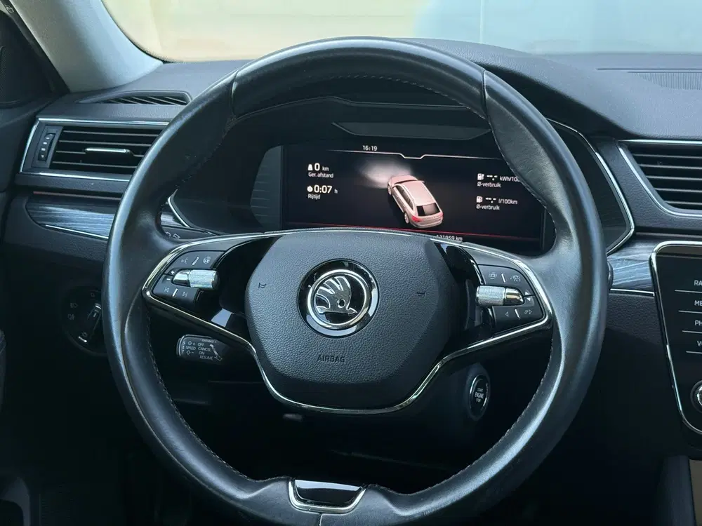 Skoda Superb 1.4 TSI iV Sportline Pano uit 2021, foto 12