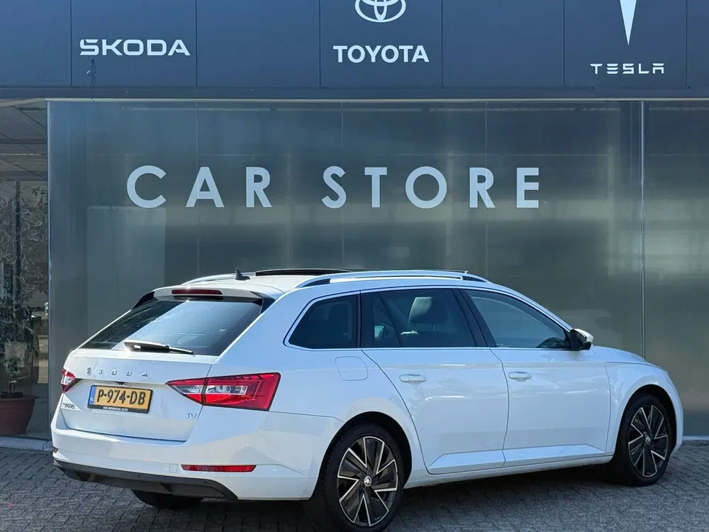 Skoda Superb 1.4 TSI iV Sportline Pano uit 2021, foto 2