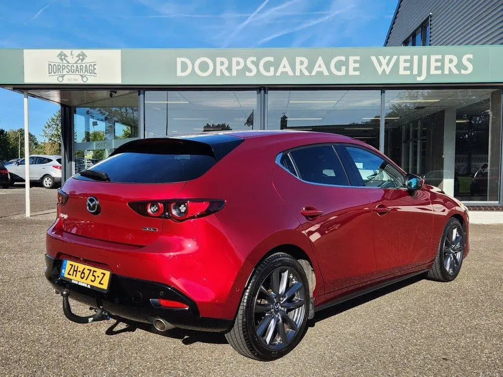 Mazda 3 2.0 Skyactiv G Luxury uit 2019, foto 2