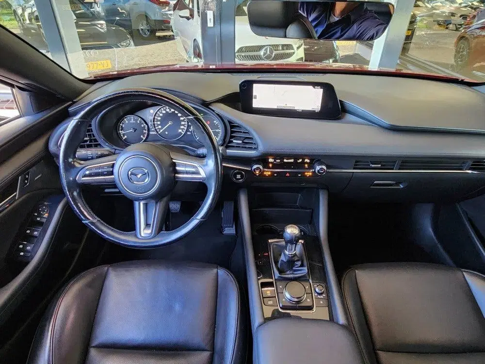 Mazda 3 2.0 Skyactiv G Luxury uit 2019, foto 4