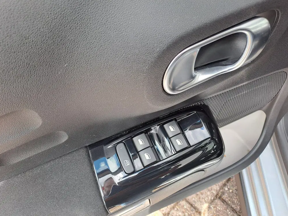 Citroën C3 1.2 PureTech S&S Shine uit 2019, foto 13